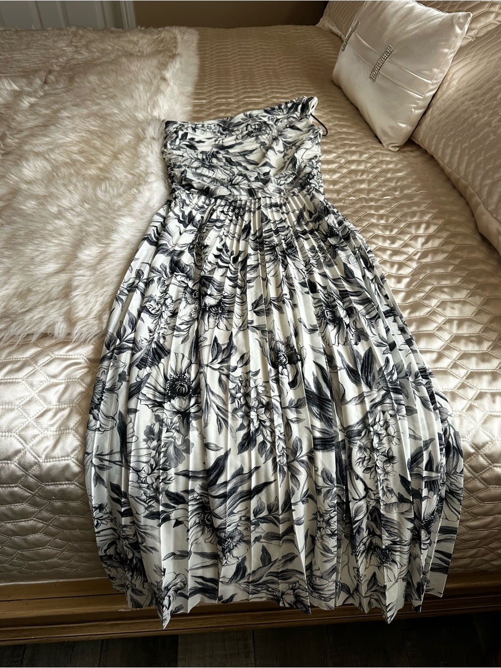 H&M Black and White Strapless Floral Pleated Dress